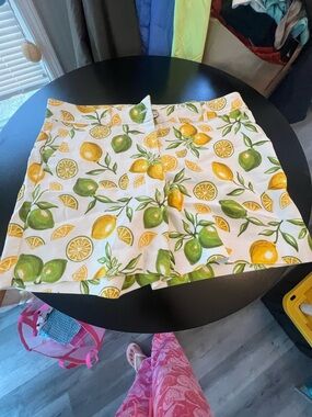 Isaac Mizrahi White Lemon Print Women’s Shorts